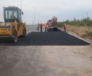 【交通動(dòng)態(tài)100期】抓養(yǎng)護(hù)、保暢通、促安全-吳忠市交通運(yùn)輸局開展路面病害搶修工作