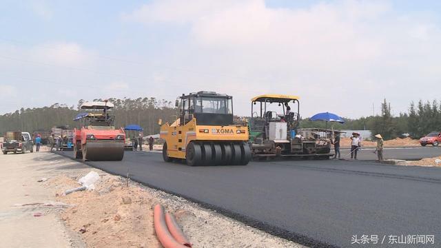 漳州東山縣冬古作業(yè)區(qū)疏港公路二期工程進(jìn)入路面瀝青施工