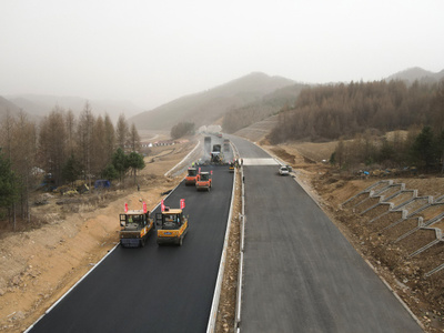 桓集高速02工區瀝青路面開始鋪設