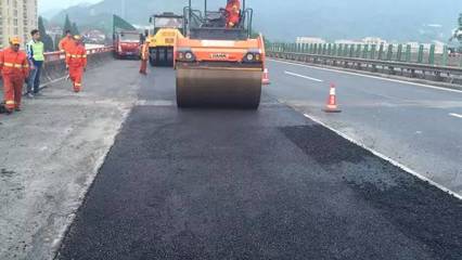 公司2017年度路面養(yǎng)護(hù)專(zhuān)項(xiàng)工程順利開(kāi)工