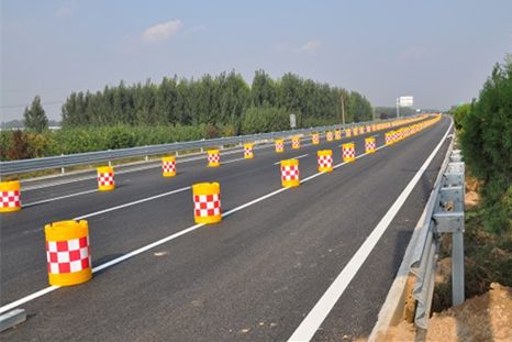 揭秘高速路不裝路燈的兩點真相，十年老司機才懂