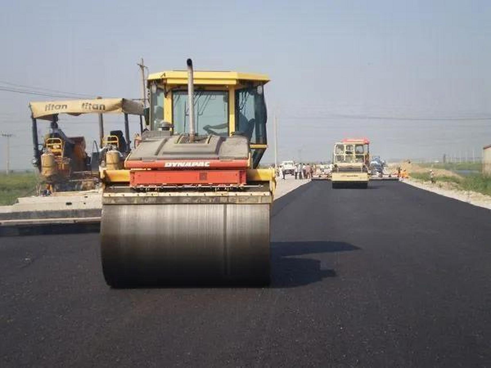 水泥路壽命更長，為何高速公路偏好瀝青路面？